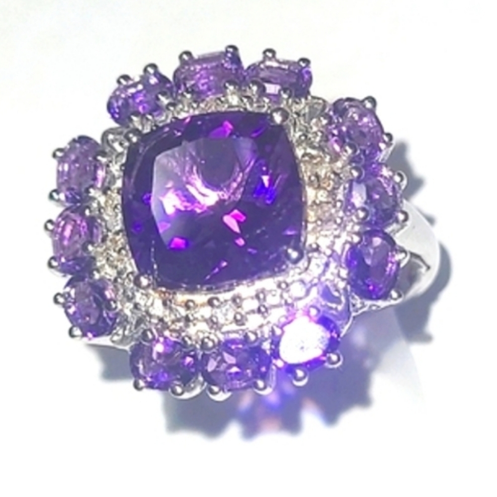 Ring 12 carat Amethyst center stone w 16 Diamond halo Size 9 Sterling silver